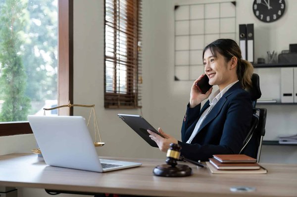Conseils d'expert par un avocat en droit commercial à Lyon